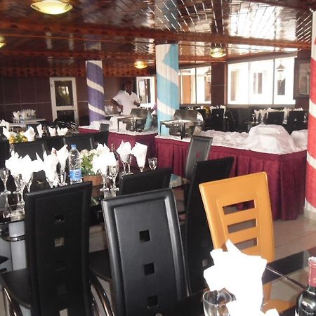 Afrique Hotel Douala Airport Екстериор снимка