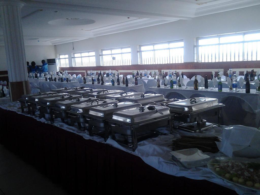 Afrique Hotel Douala Airport Екстериор снимка