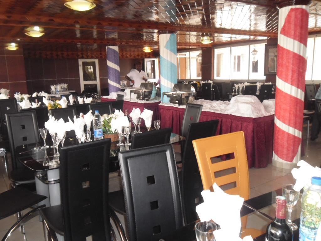 Afrique Hotel Douala Airport Екстериор снимка