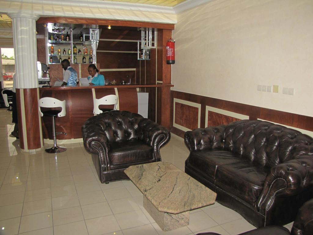 Afrique Hotel Douala Airport Екстериор снимка
