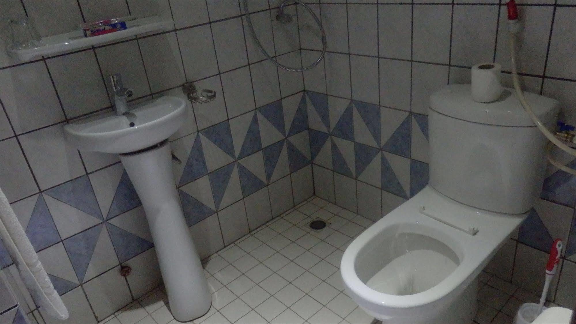 Afrique Hotel Douala Airport Екстериор снимка