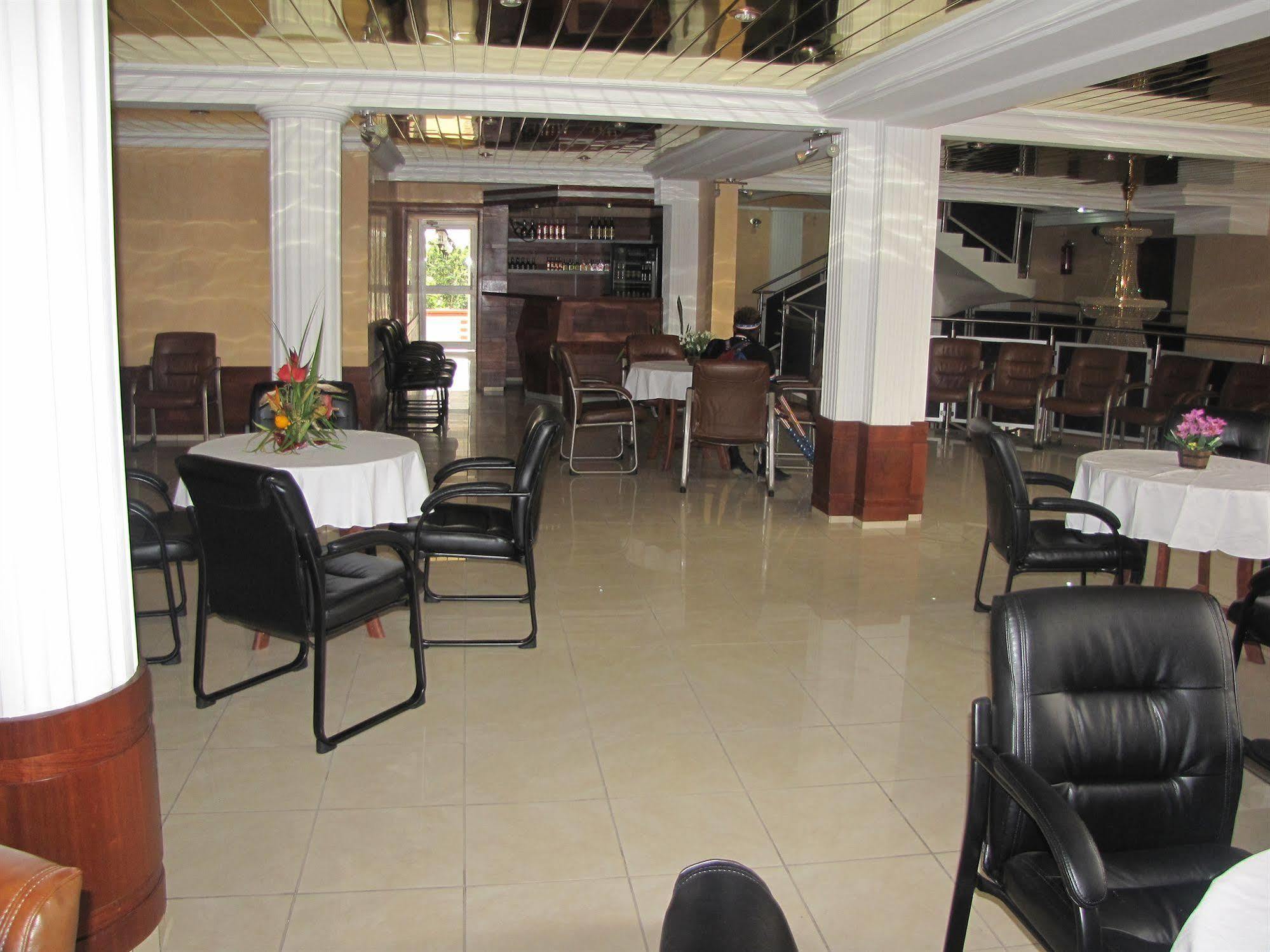 Afrique Hotel Douala Airport Екстериор снимка