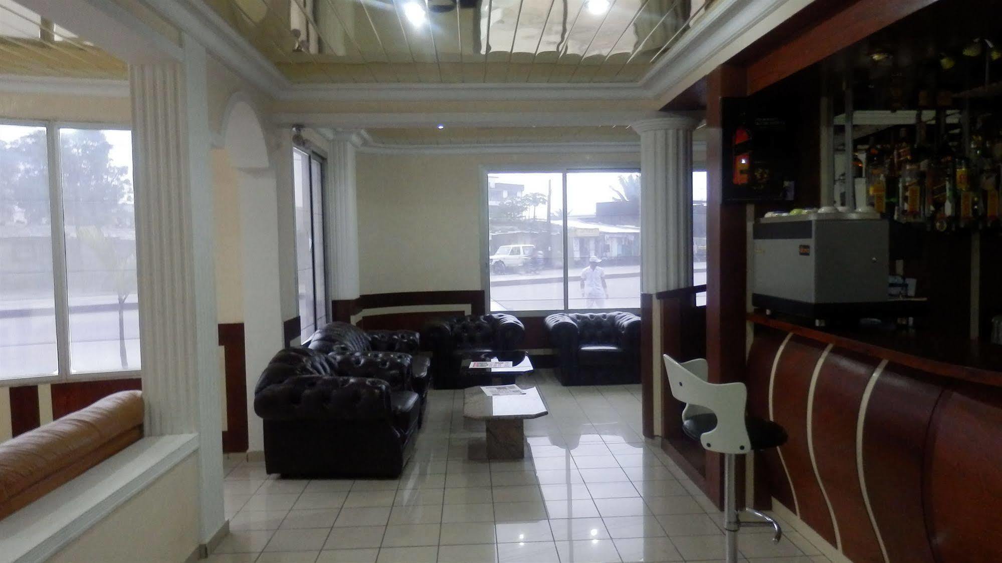 Afrique Hotel Douala Airport Екстериор снимка