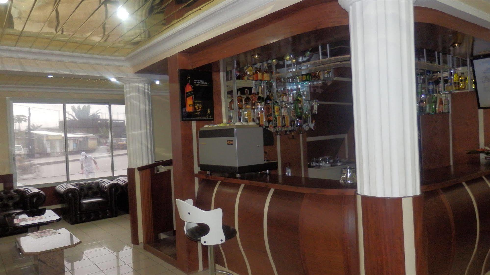 Afrique Hotel Douala Airport Екстериор снимка