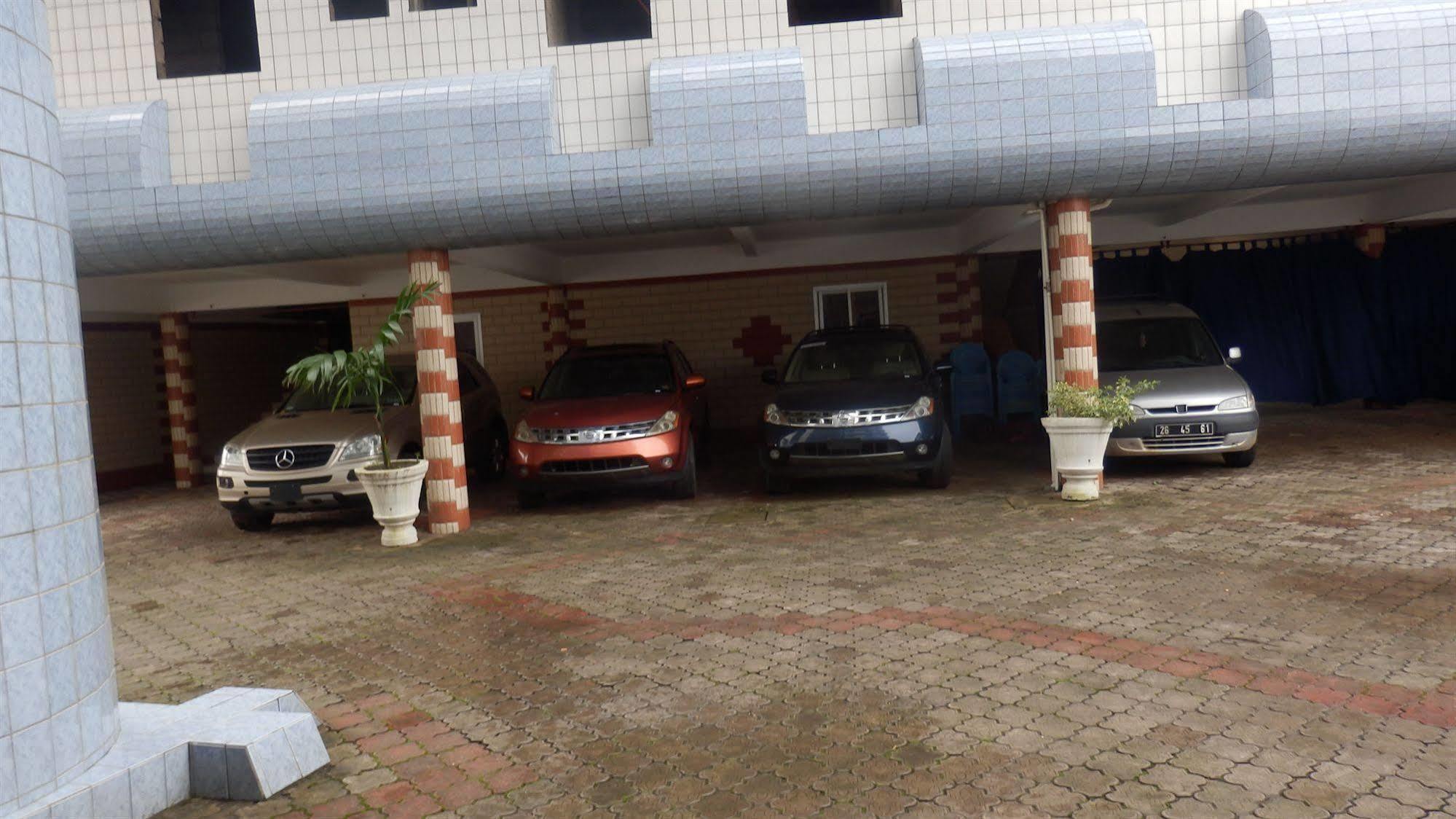 Afrique Hotel Douala Airport Екстериор снимка