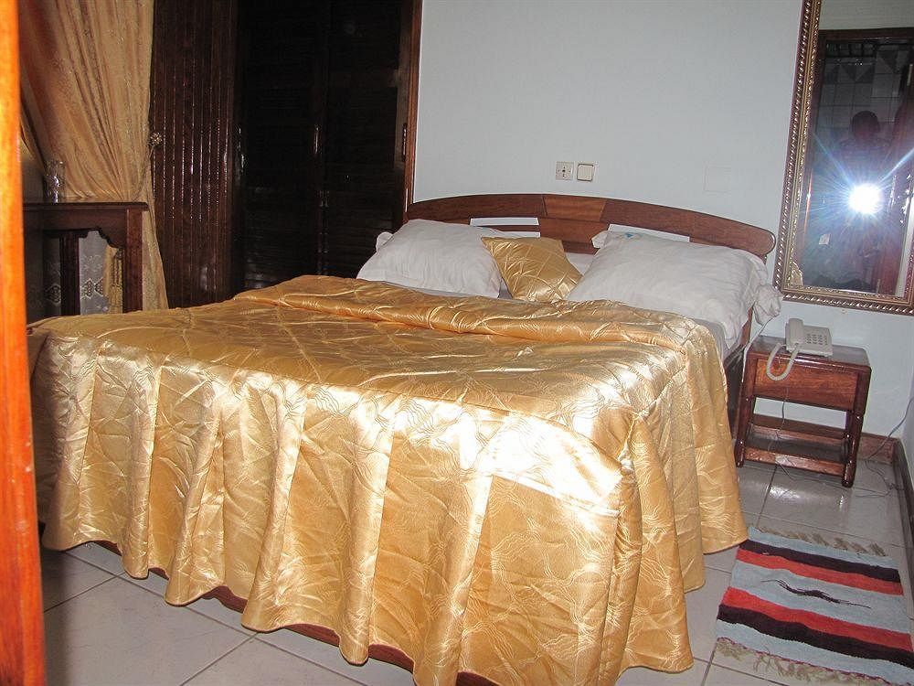 Afrique Hotel Douala Airport Екстериор снимка